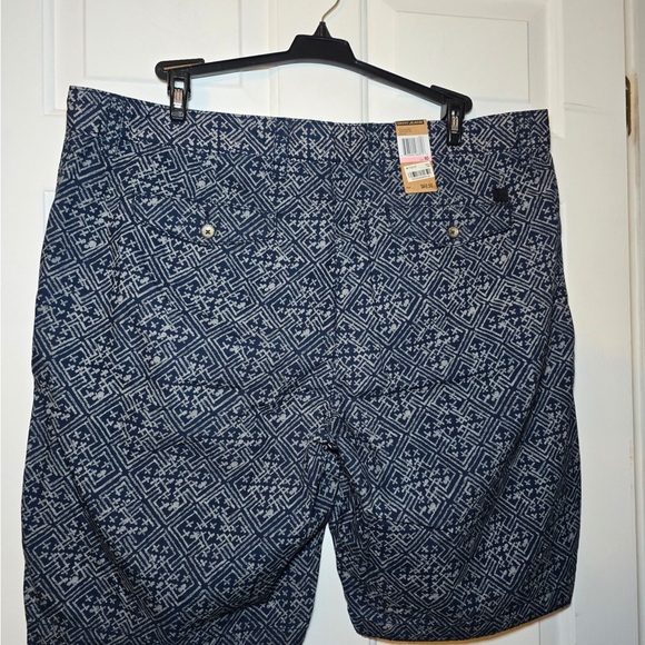 DKNY Men’s Chino Shorts Size 40 NWT Blue Gray Bohemian Print Modern Flat Front - Picture 4 of 7
